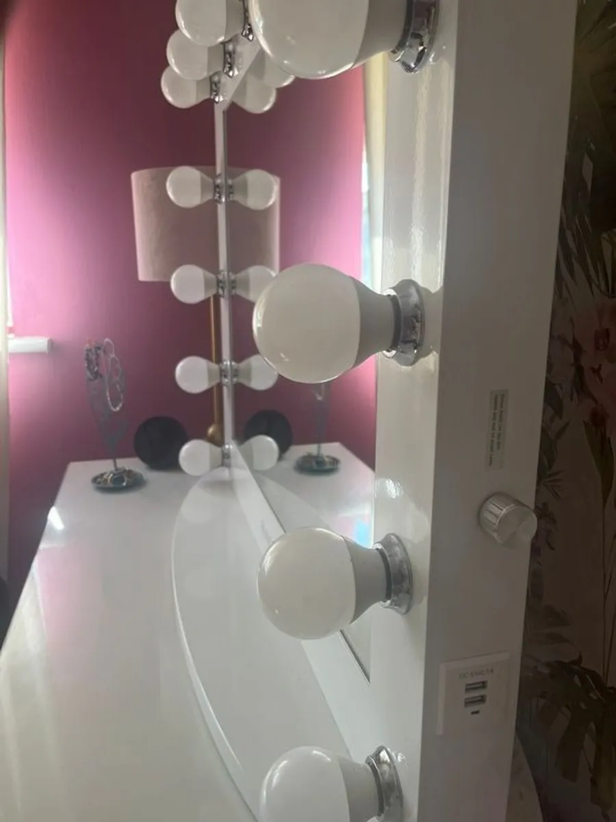 Glam Doll Light-Up Vanity Mirror - Image 2