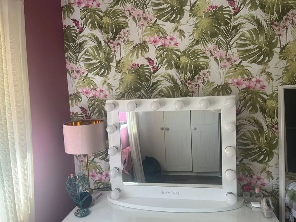Glam Doll Light-Up Vanity Mirror - Image 4