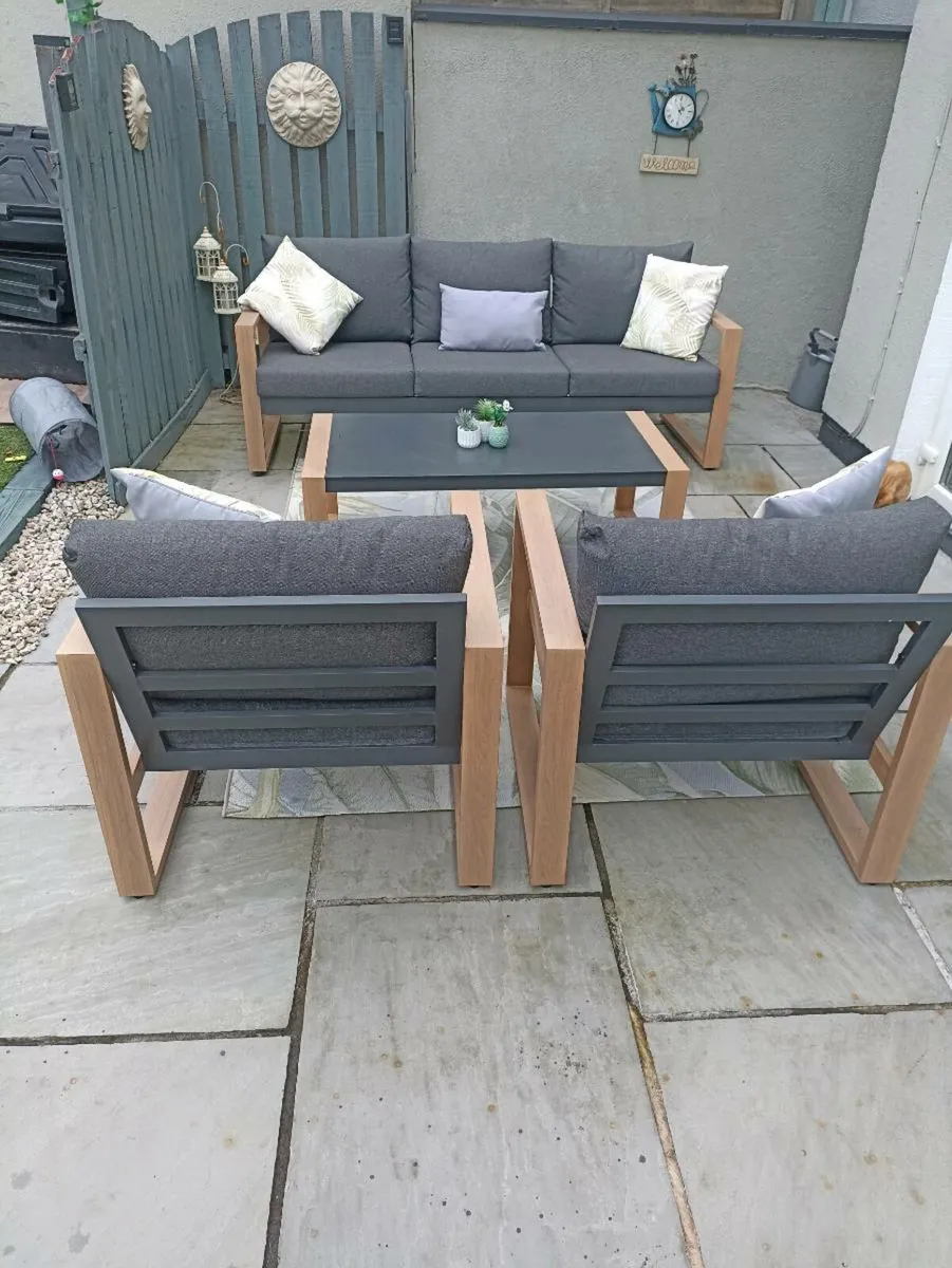 Garden furniture - Image 1