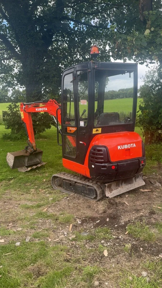 Kubota 1.5tonne mini digger - Image 1