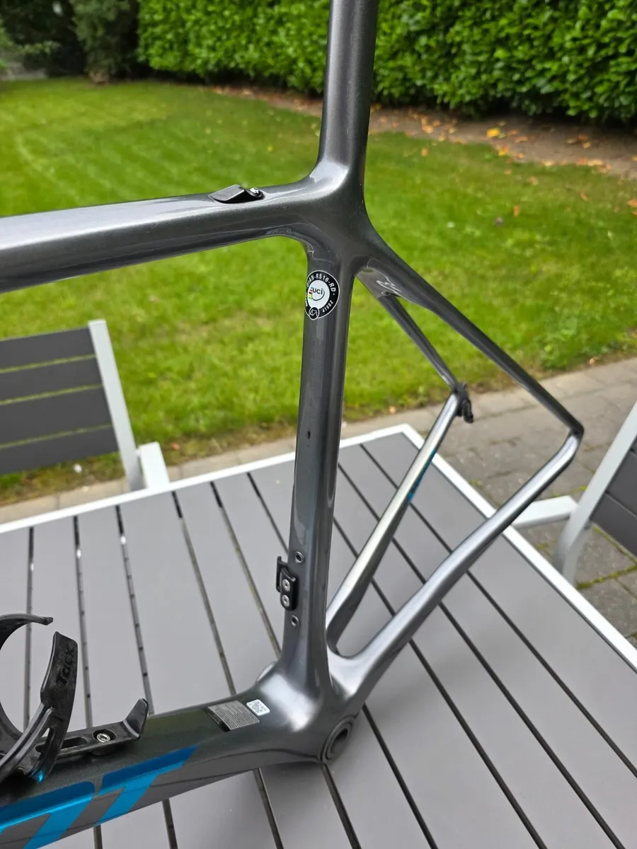 Giant TCR Advanced SL Frameset, Size Medium - Image 4