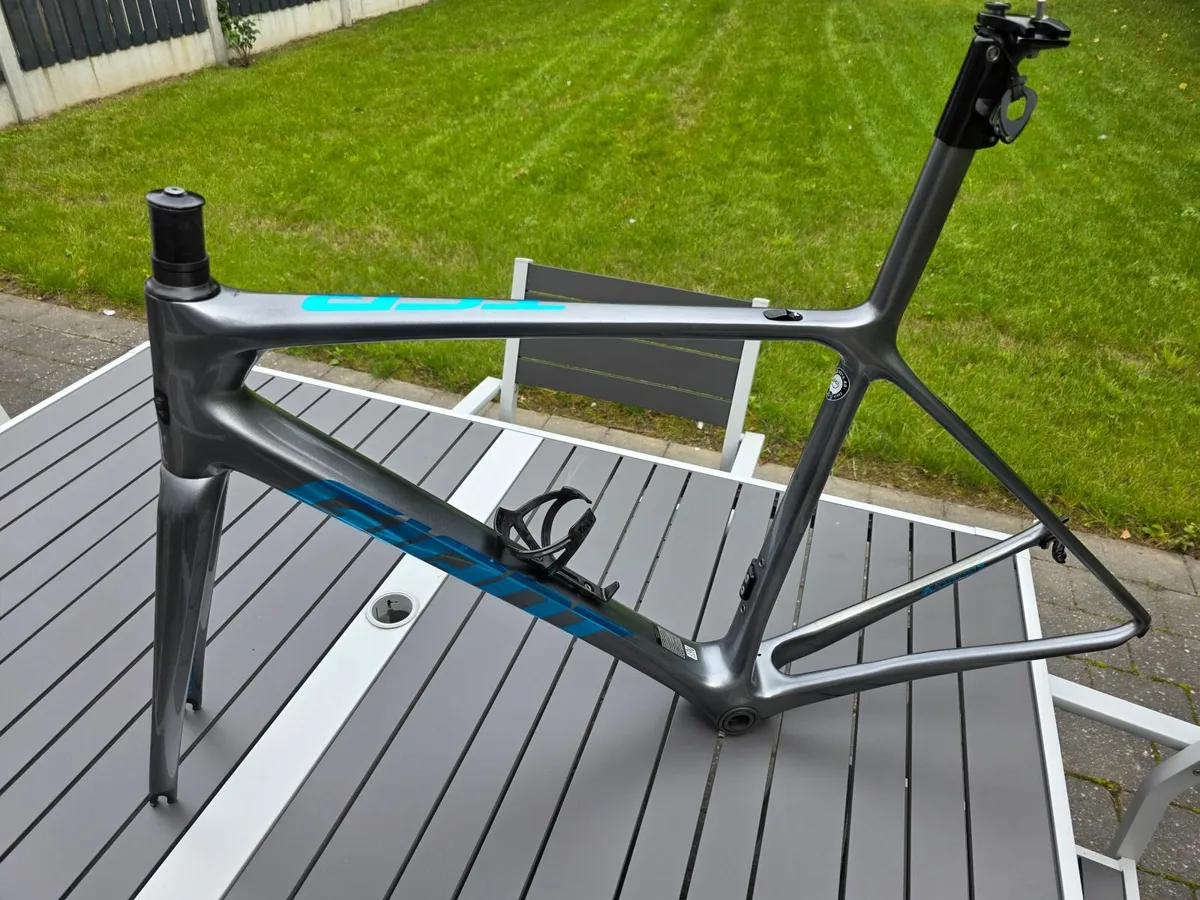 Giant TCR Advanced SL Frameset, Size Medium - Image 1