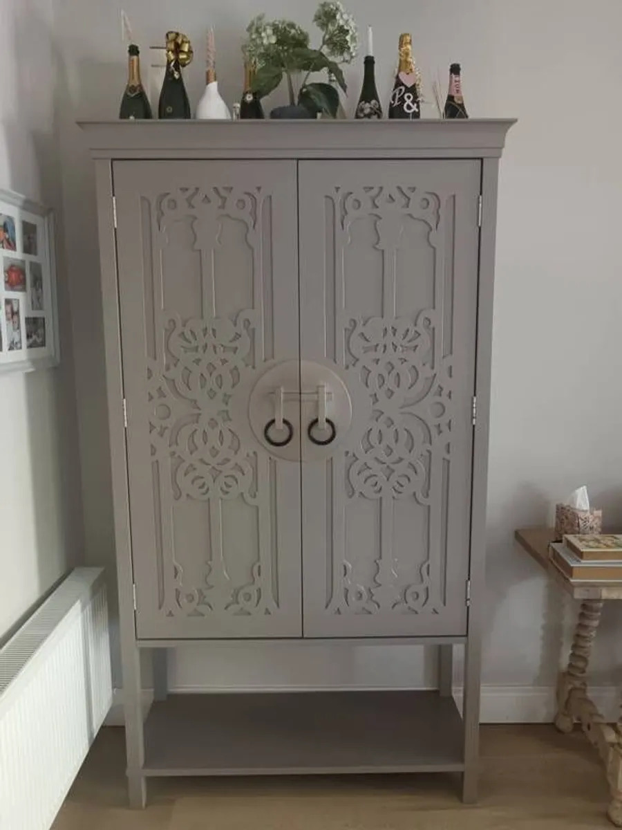 Cabinet - Image 1