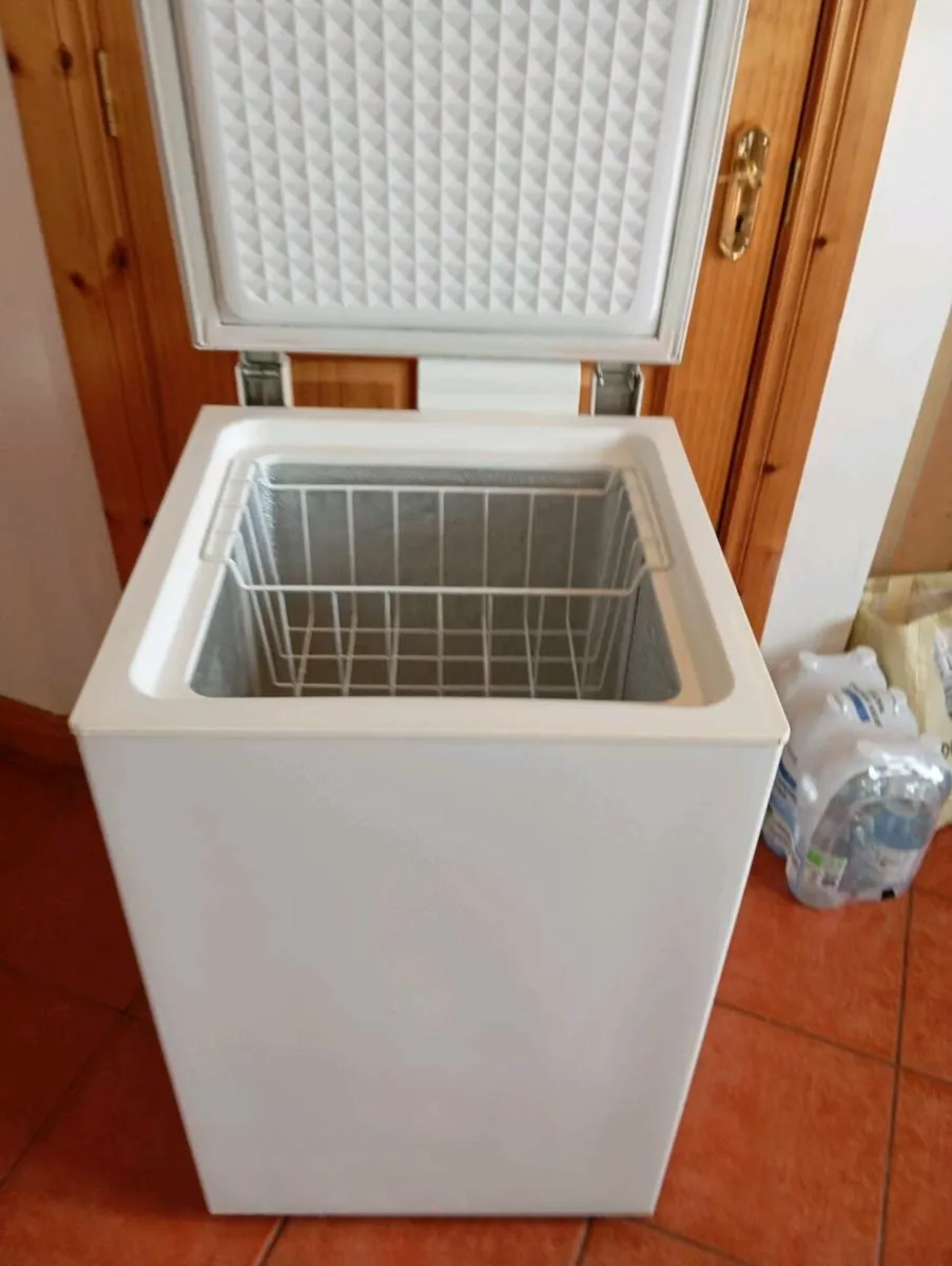 Whirlpool chest freezer - Image 2