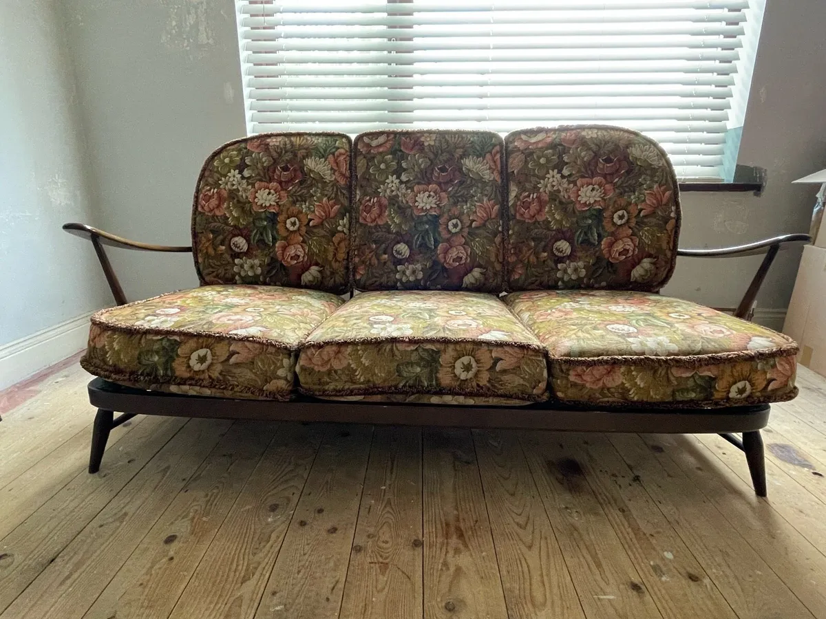 Ercol 3 seater Windsor sofa - Image 1