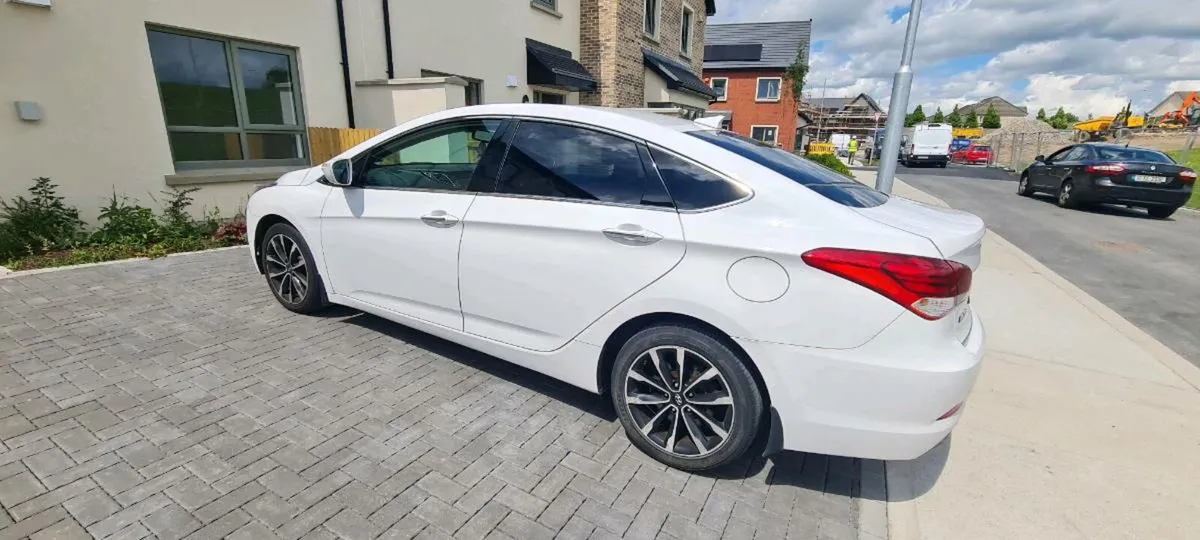 Car - Image 4