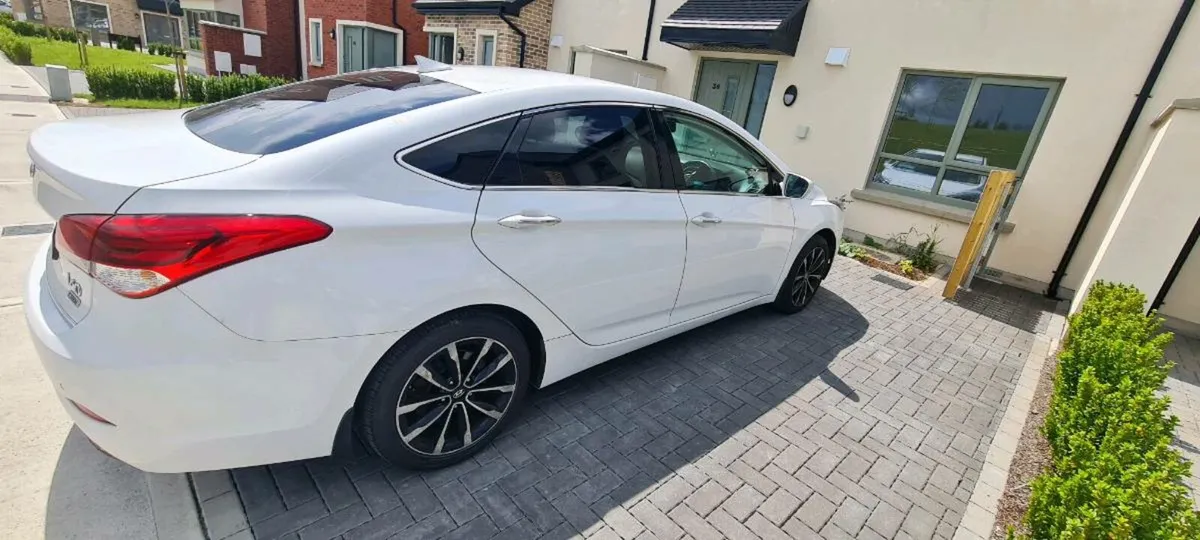 Car - Image 1