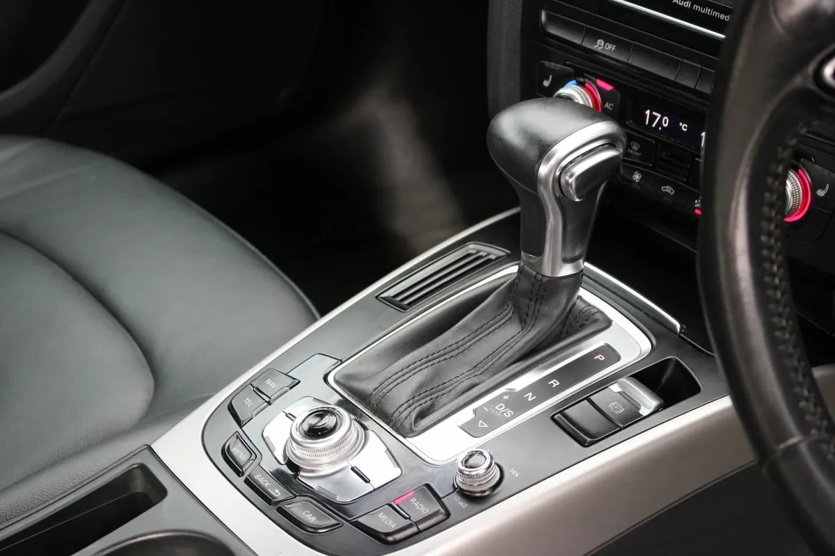 Audi A5 2.0TDI SE/F.S.H./1 Owner/LOW 159K kms - Image 4