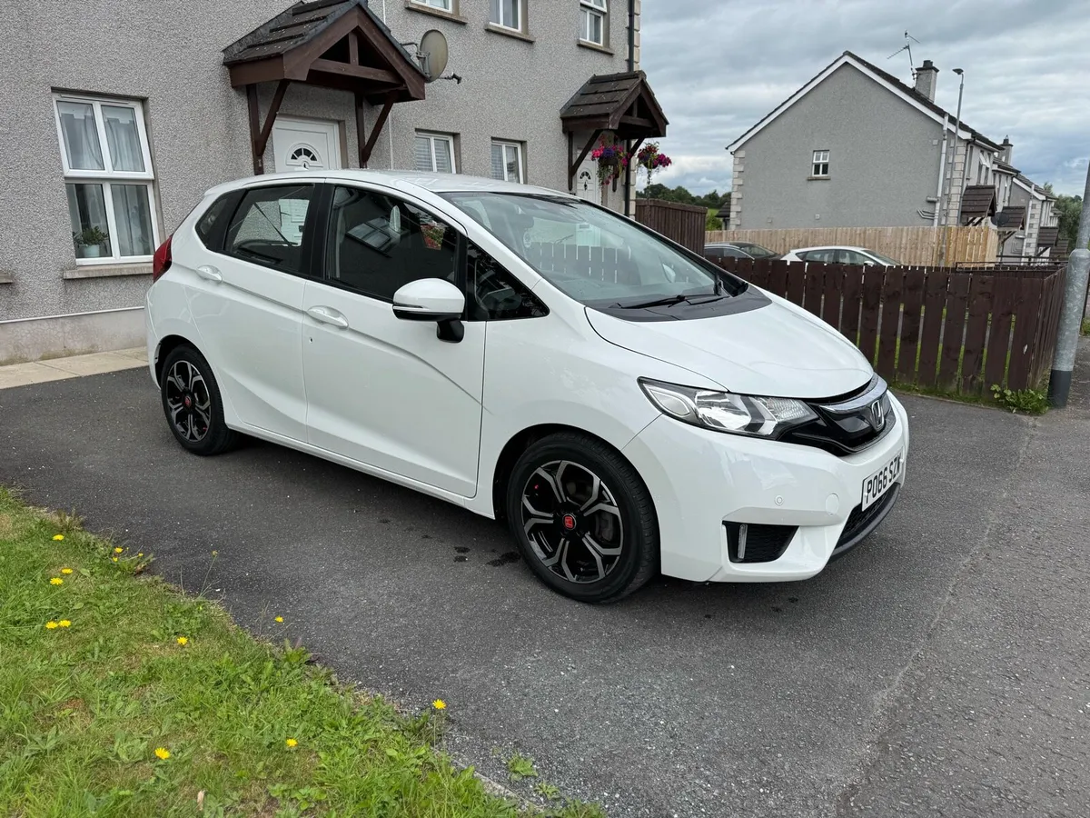 Honda Jazz 2016 Se I-Vtec 1.3 start/stop for sale. - Image 2