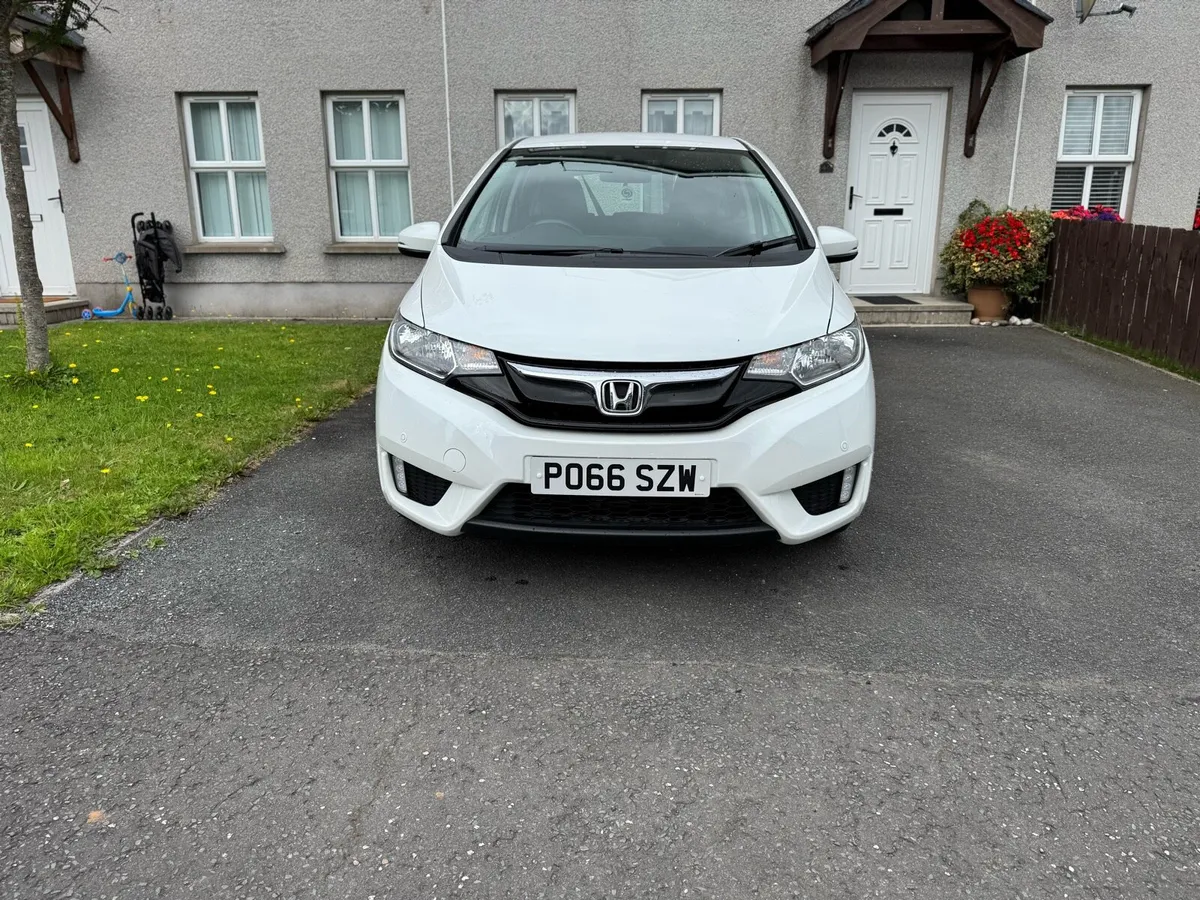 Honda Jazz 2016 Se I-Vtec 1.3 start/stop for sale. - Image 3