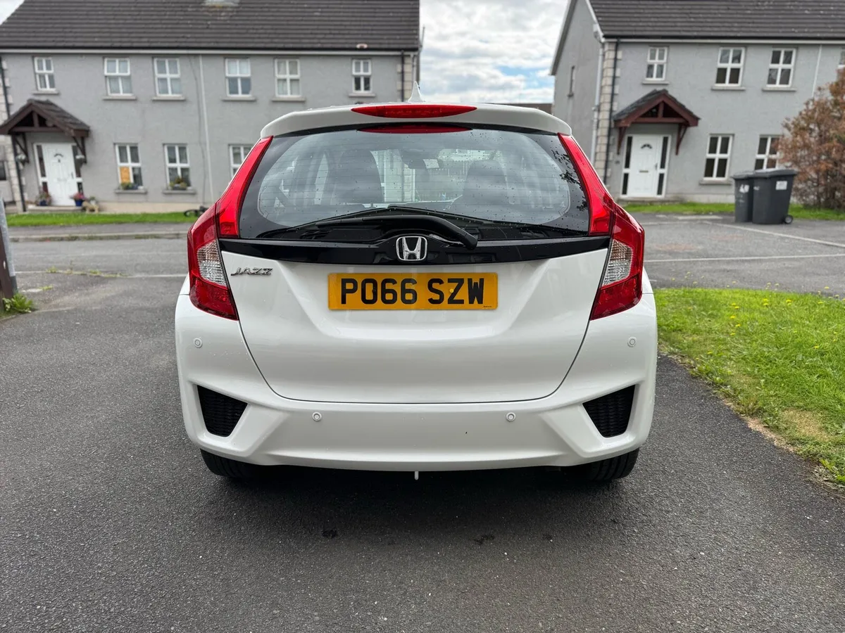 Honda Jazz 2016 Se I-Vtec 1.3 start/stop for sale. - Image 4