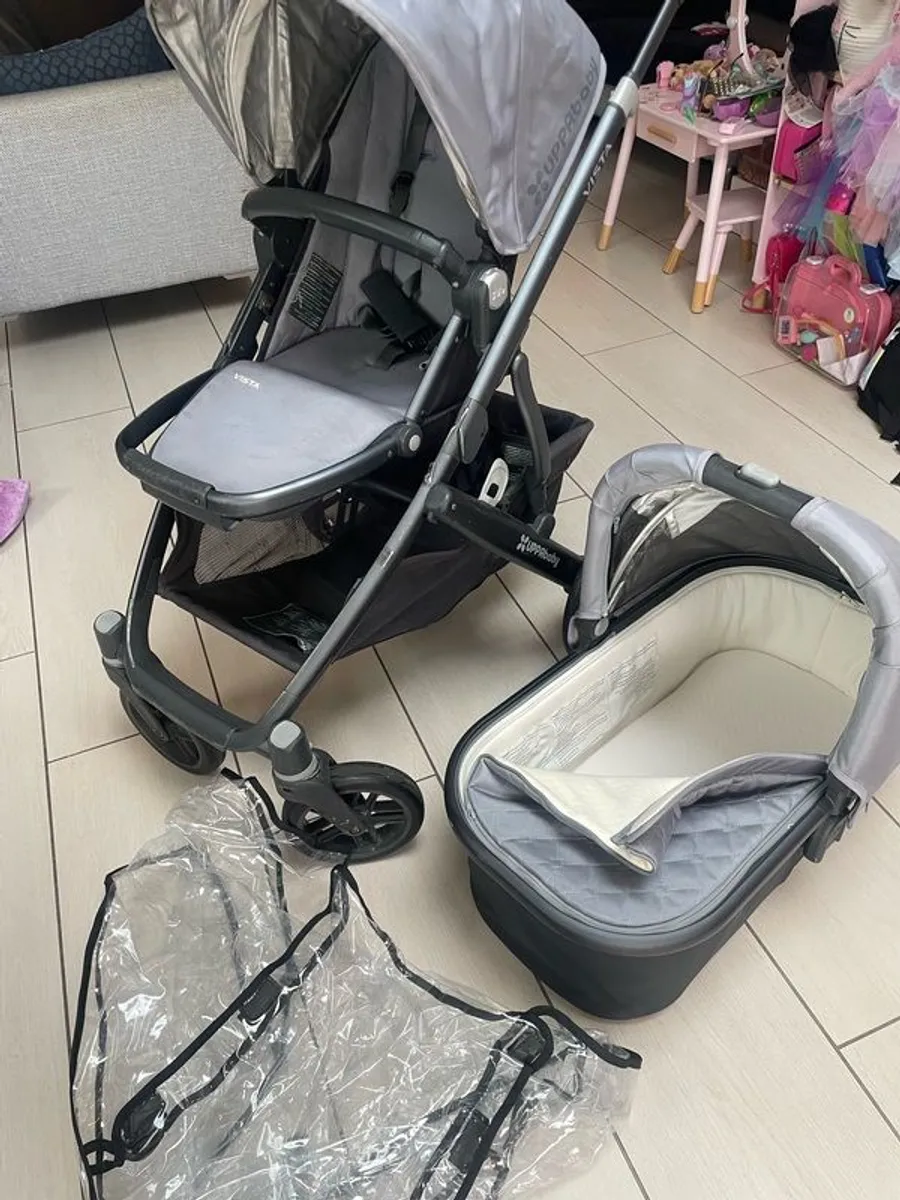 Uppababy Vista buggy and bassinets - Image 2