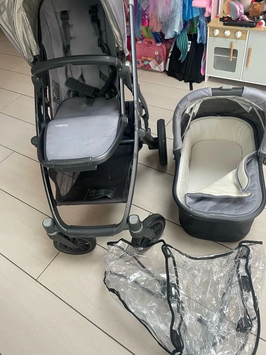 Uppababy Vista buggy and bassinets - Image 3