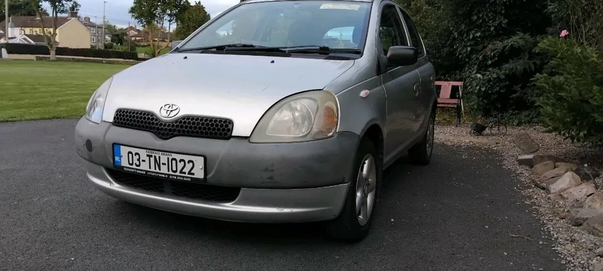 Toyota Yaris Silver - Image 2