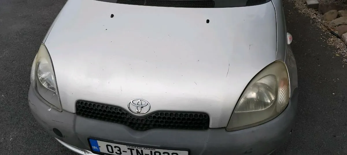 Toyota Yaris Silver - Image 3