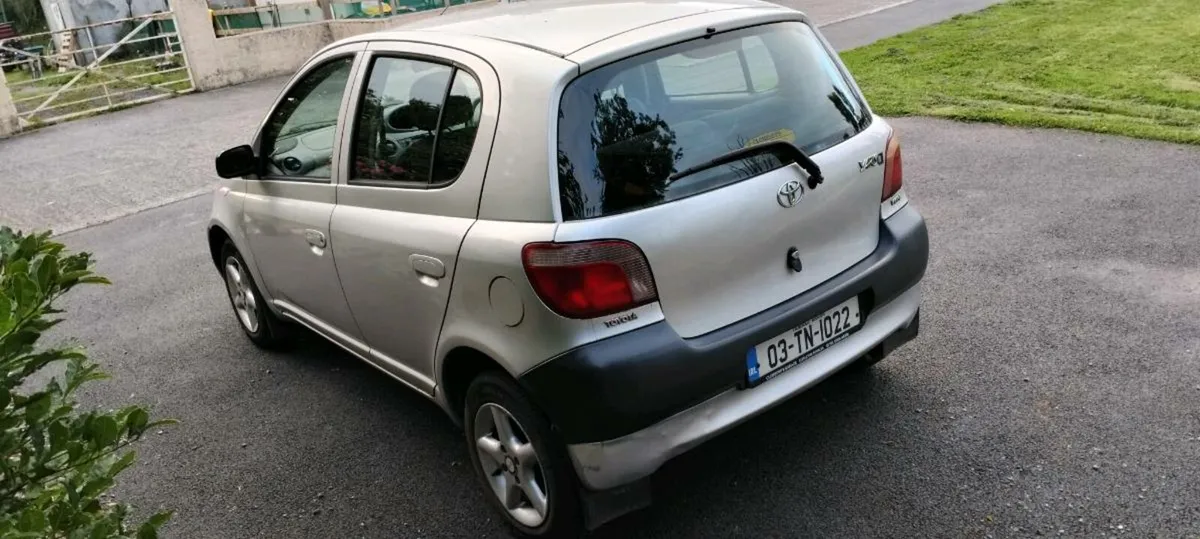 Toyota Yaris Silver - Image 4