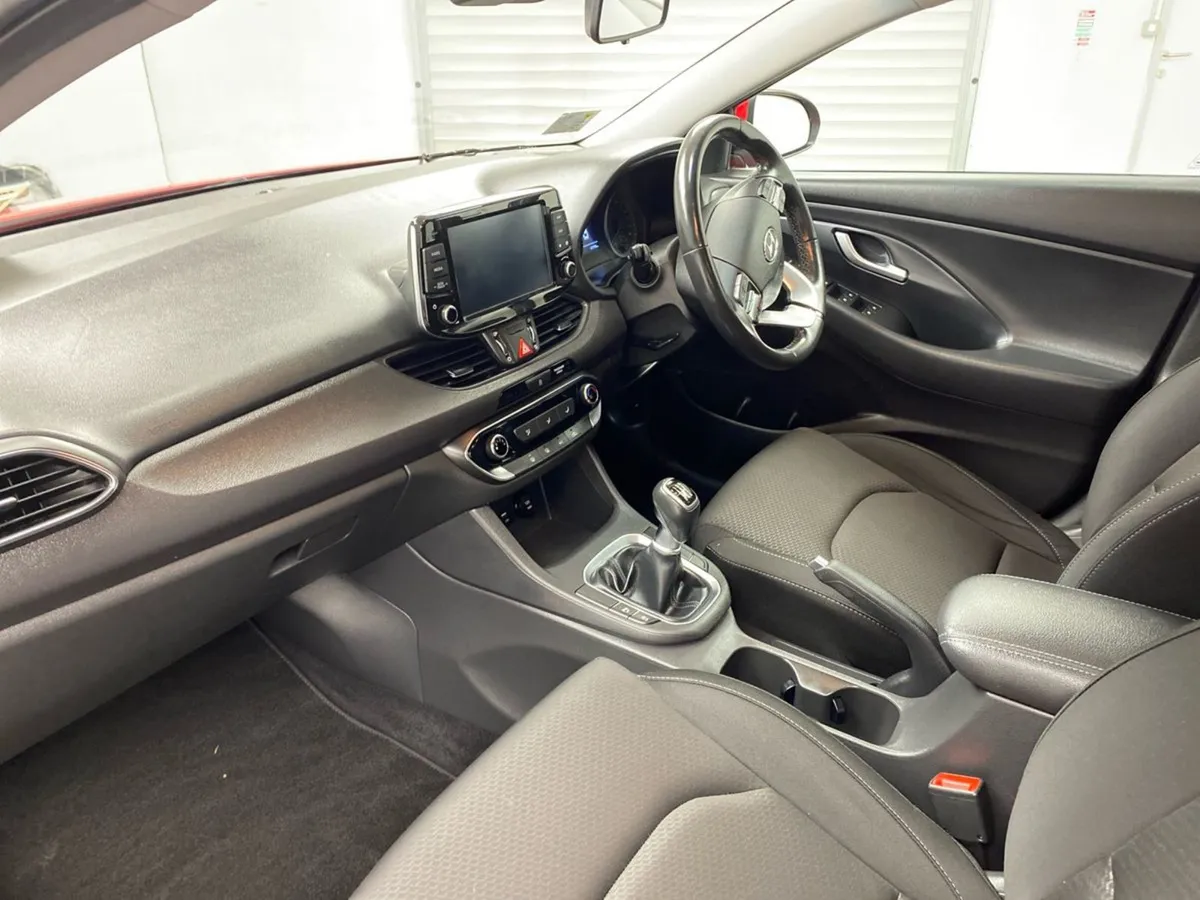 Hyundai i30 1.0 T-gdi Fastback - Image 3