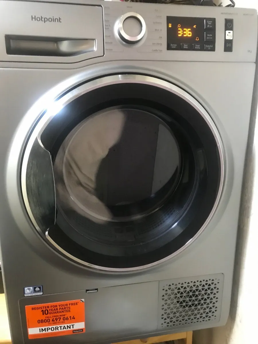 Hotpoint 9kg condenser Dryer - Image 1