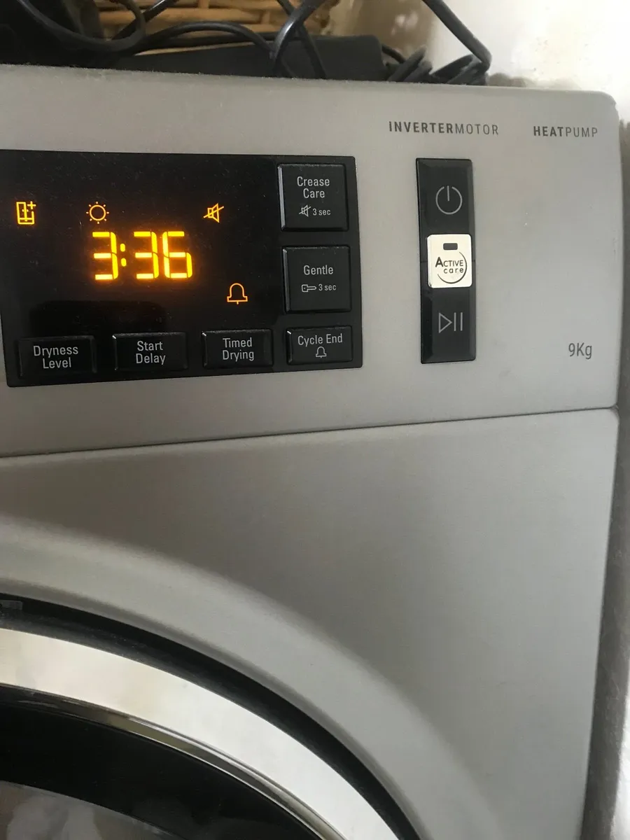 Hotpoint 9kg condenser Dryer - Image 2