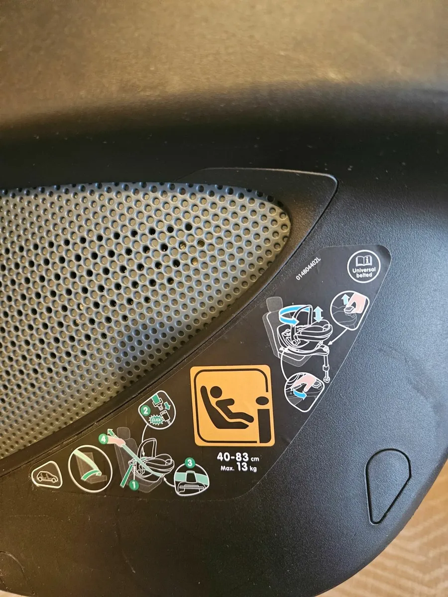 Maxi Cosi Pebble 360 car seats - Image 3