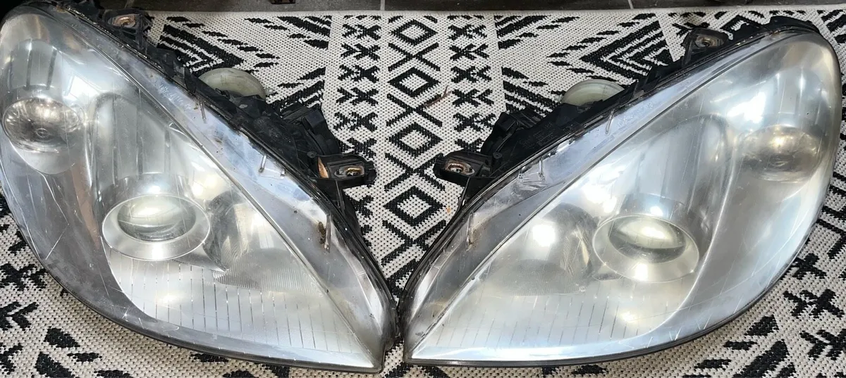 Mercedes B class headlights - Image 1