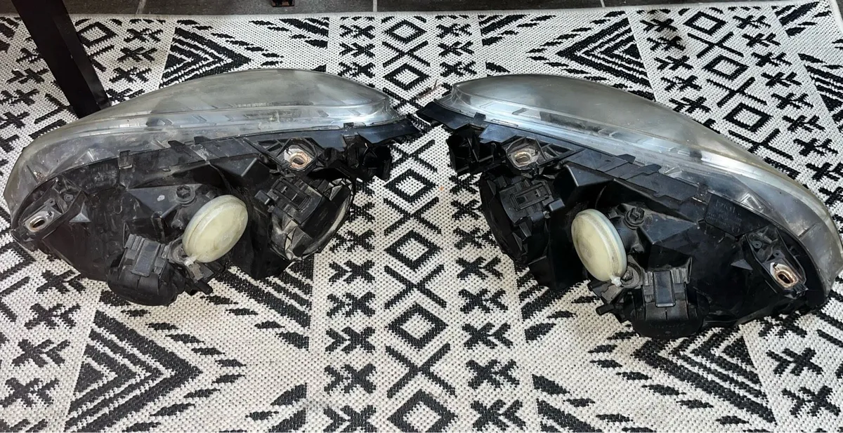 Mercedes B class headlights - Image 2