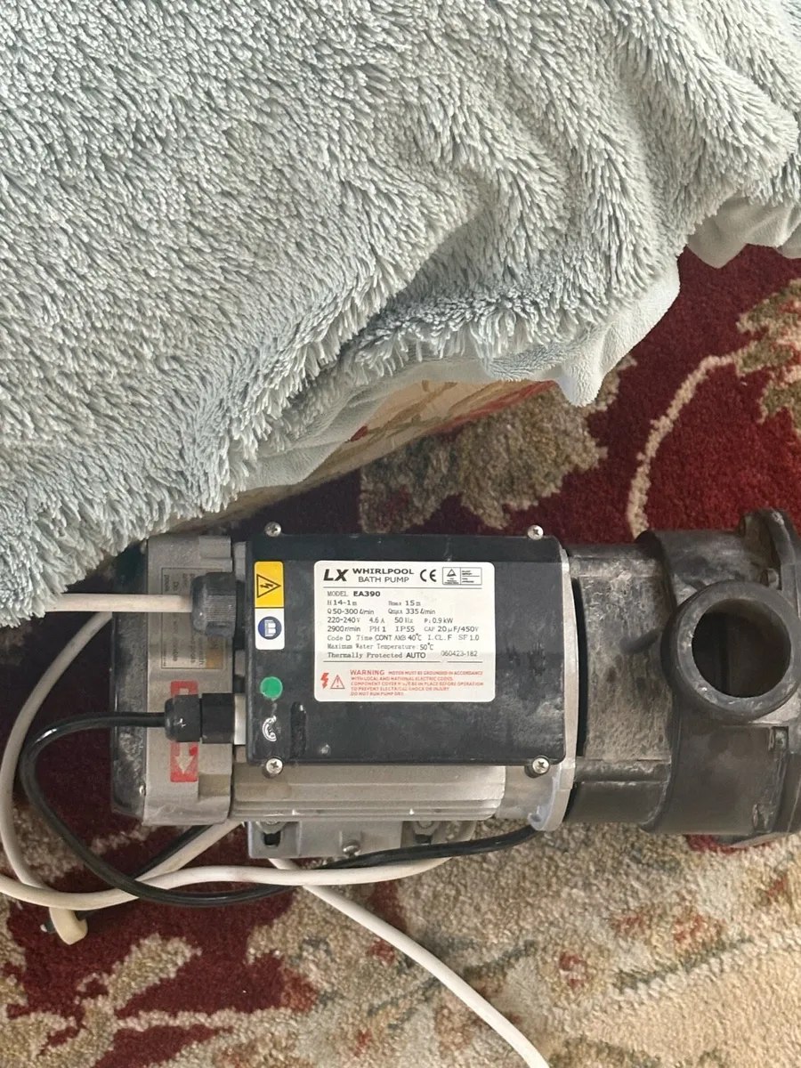 WHIRLPOOL BATH PUMP EA390 - Image 1