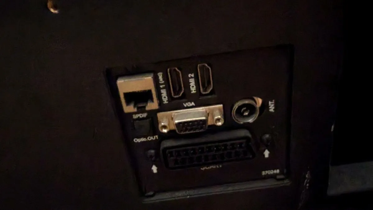 32" JVC LCD Smart TV - Image 3