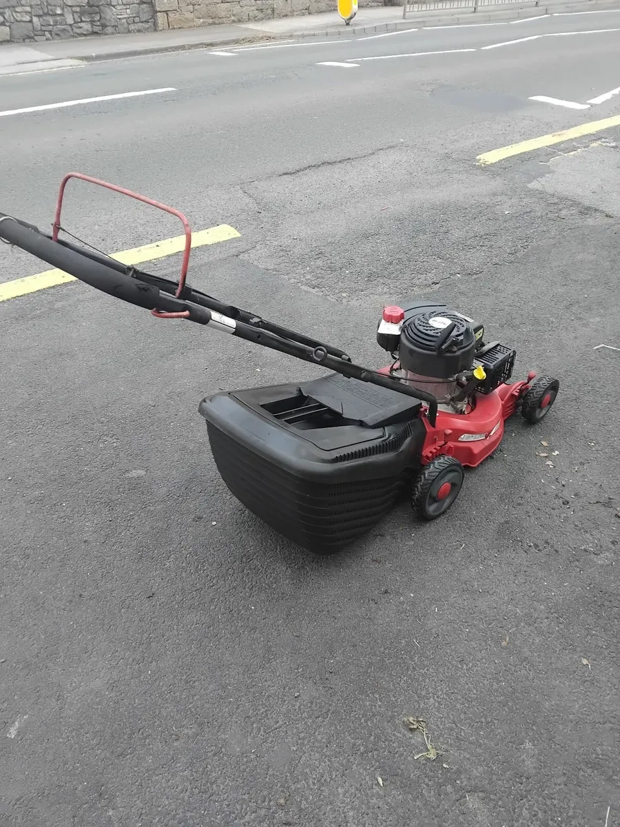 Push lawnmower working perfect priced - Image 3