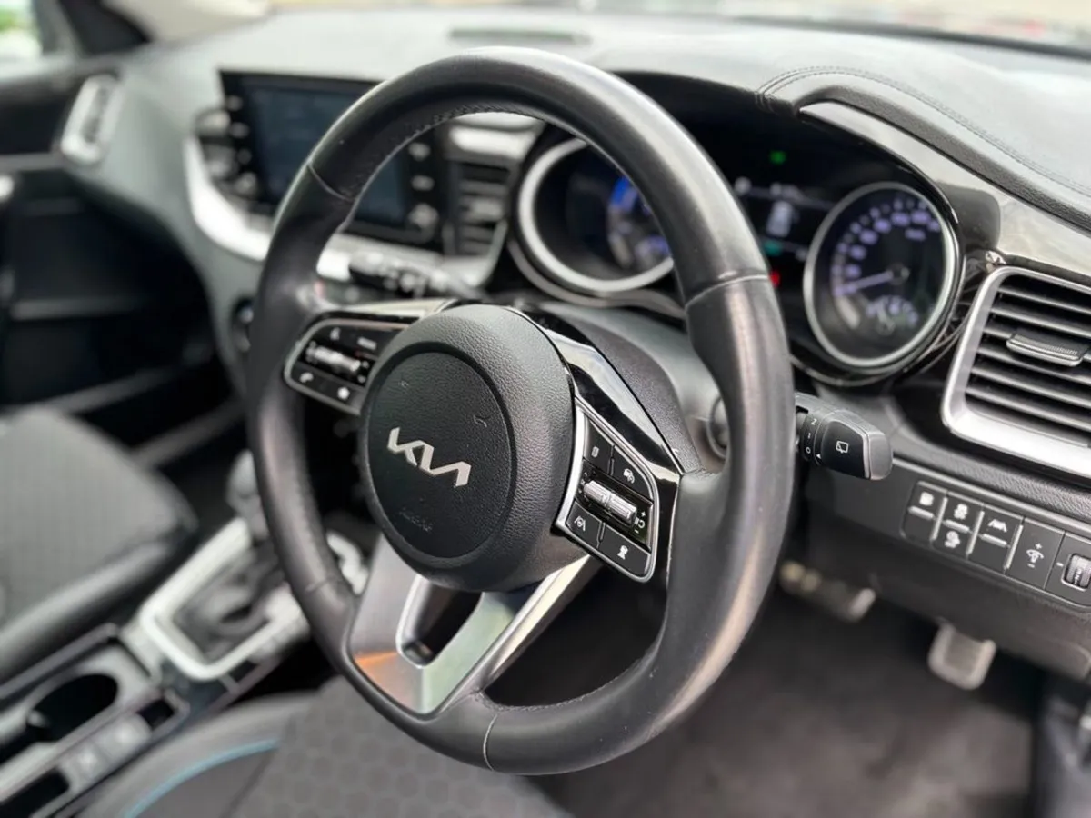Kia Xceed 1.6 Plug in Hybrid Automatic - Image 2