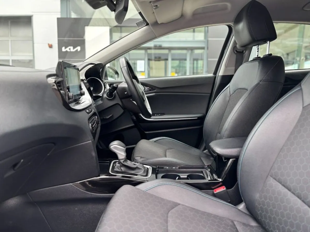 Kia Xceed 1.6 Plug in Hybrid Automatic - Image 4