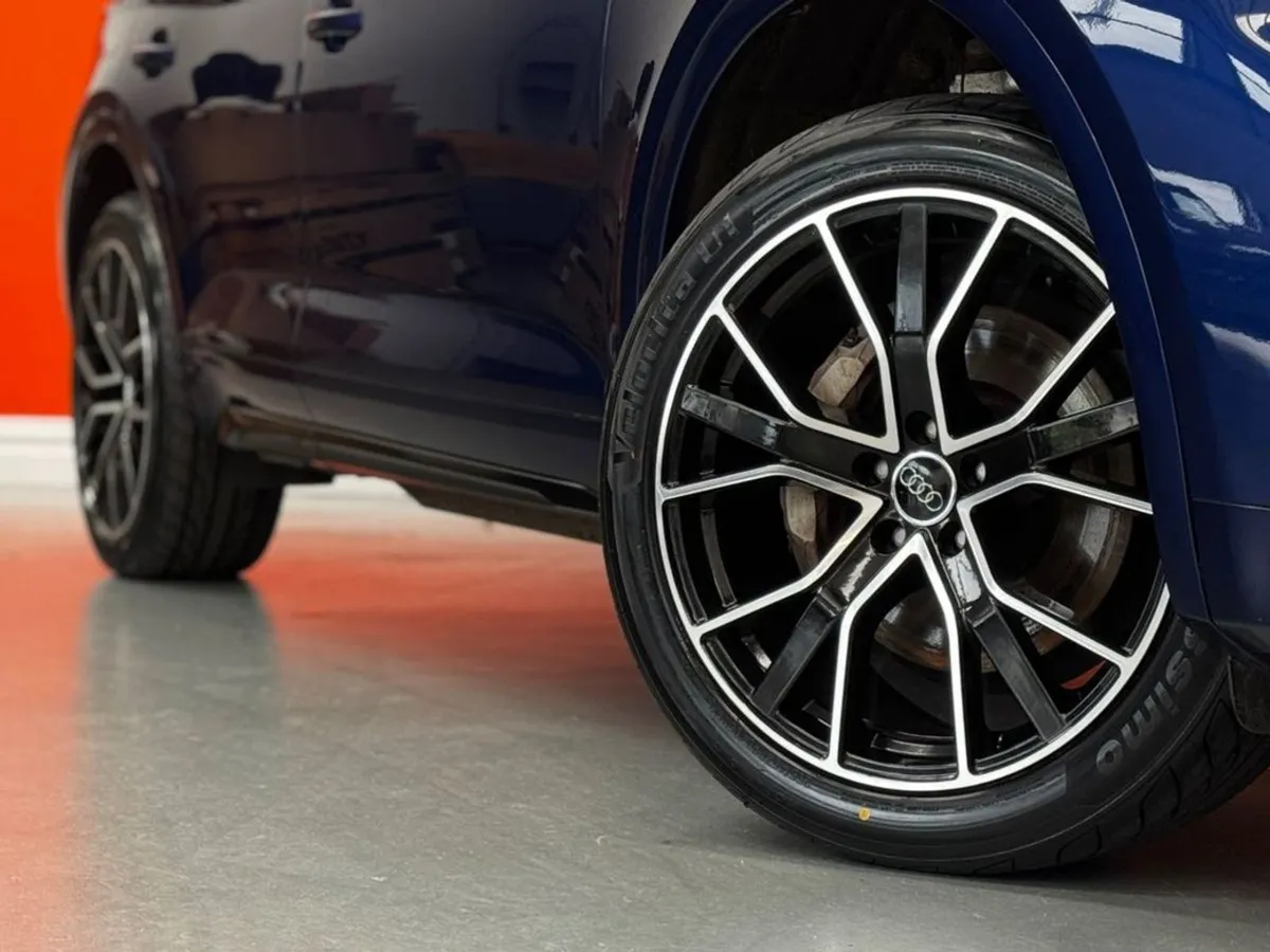 Audi Q5 Tfsi E Competition Quattro - Image 2
