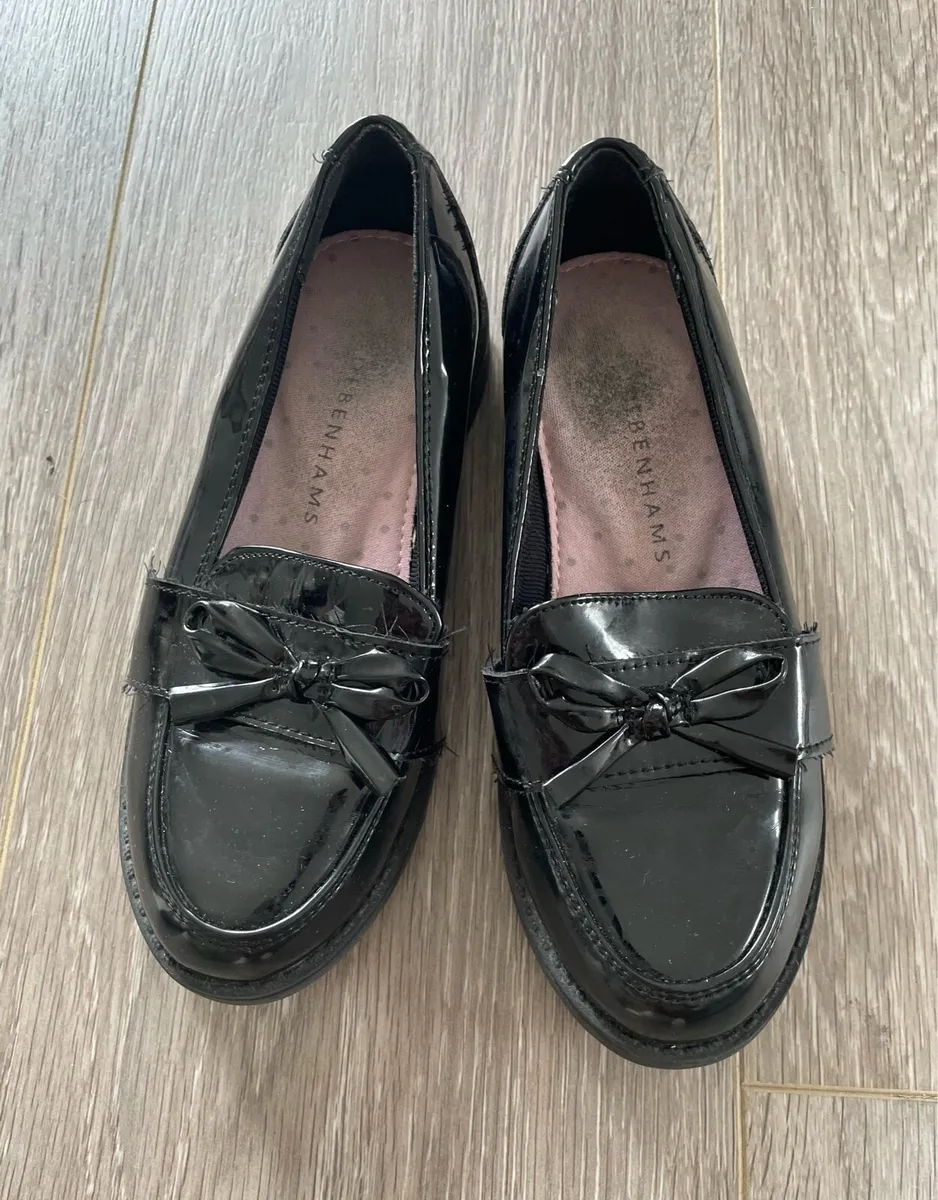 Girls Debenhams School Shoes: Size 13 - OR FREE - Image 1