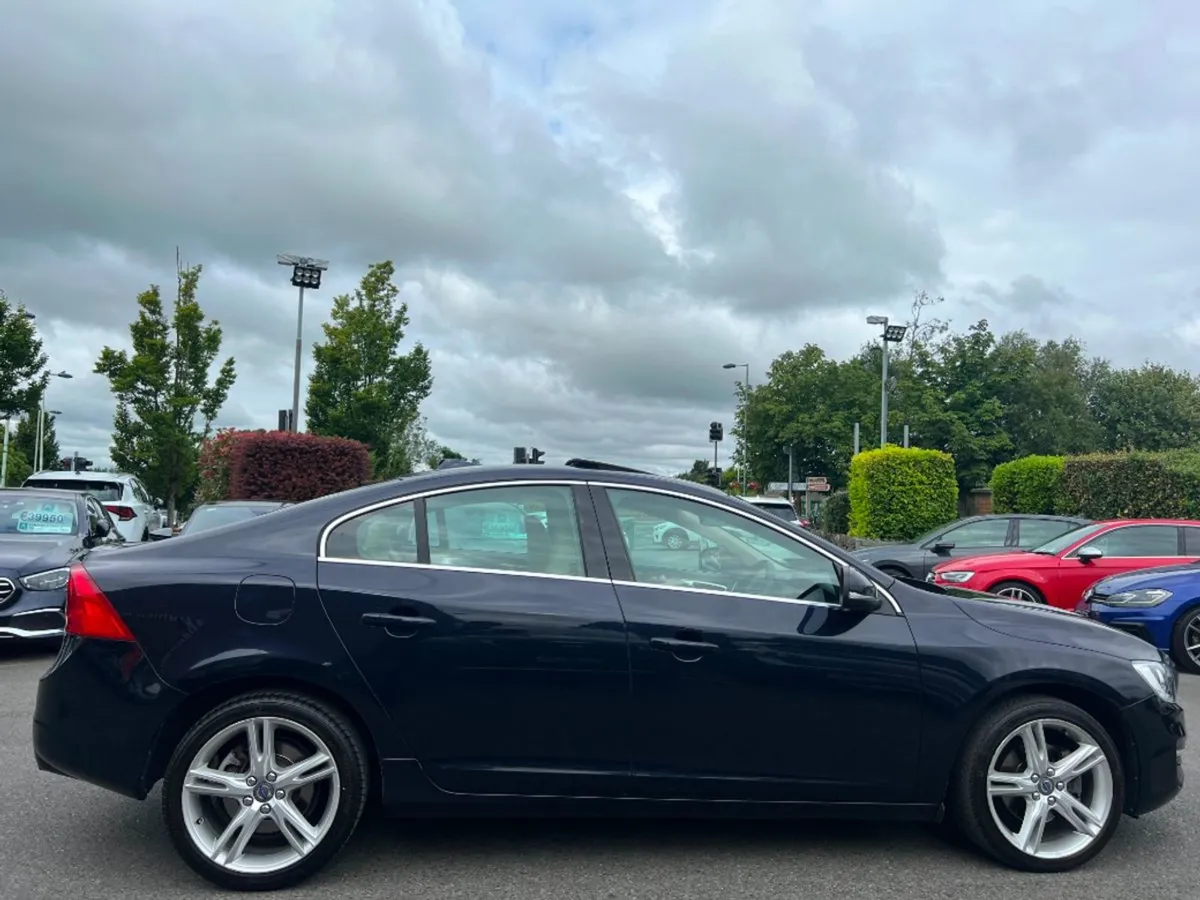 Volvo S60 T3 SE AT Auto  low KMS High Spec - Image 4