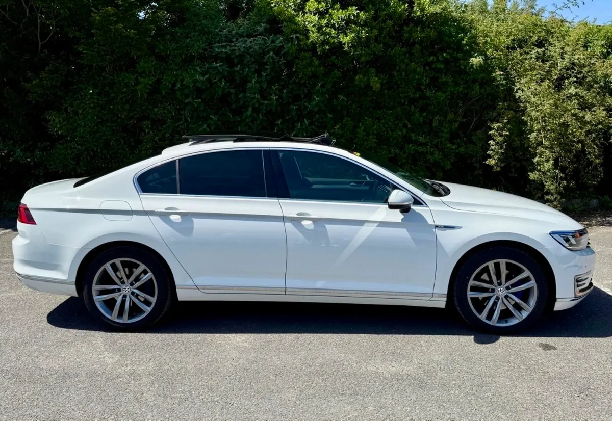 VW PASSAT GTE 1.4TSI *AUTO*PAN ROOF* - Image 3