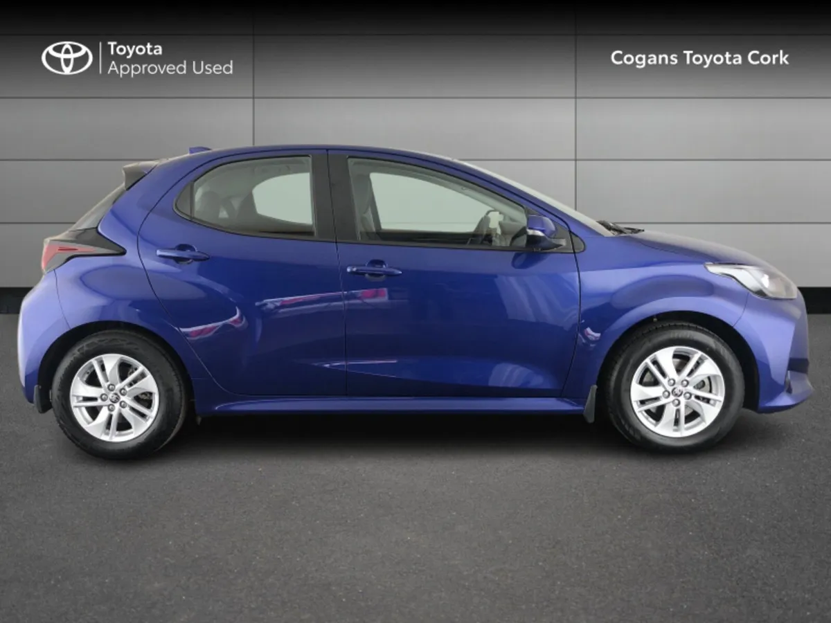 Toyota Yaris YARIS 1.5 HYBRID LUNA - Image 3