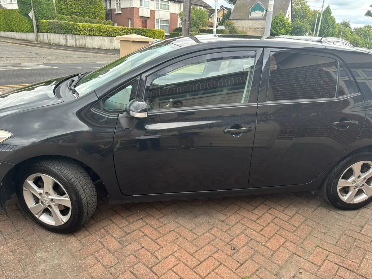 Toyota Auris - Image 2