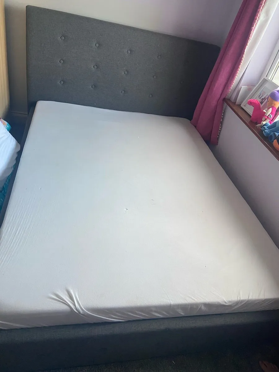 Bed - Image 1