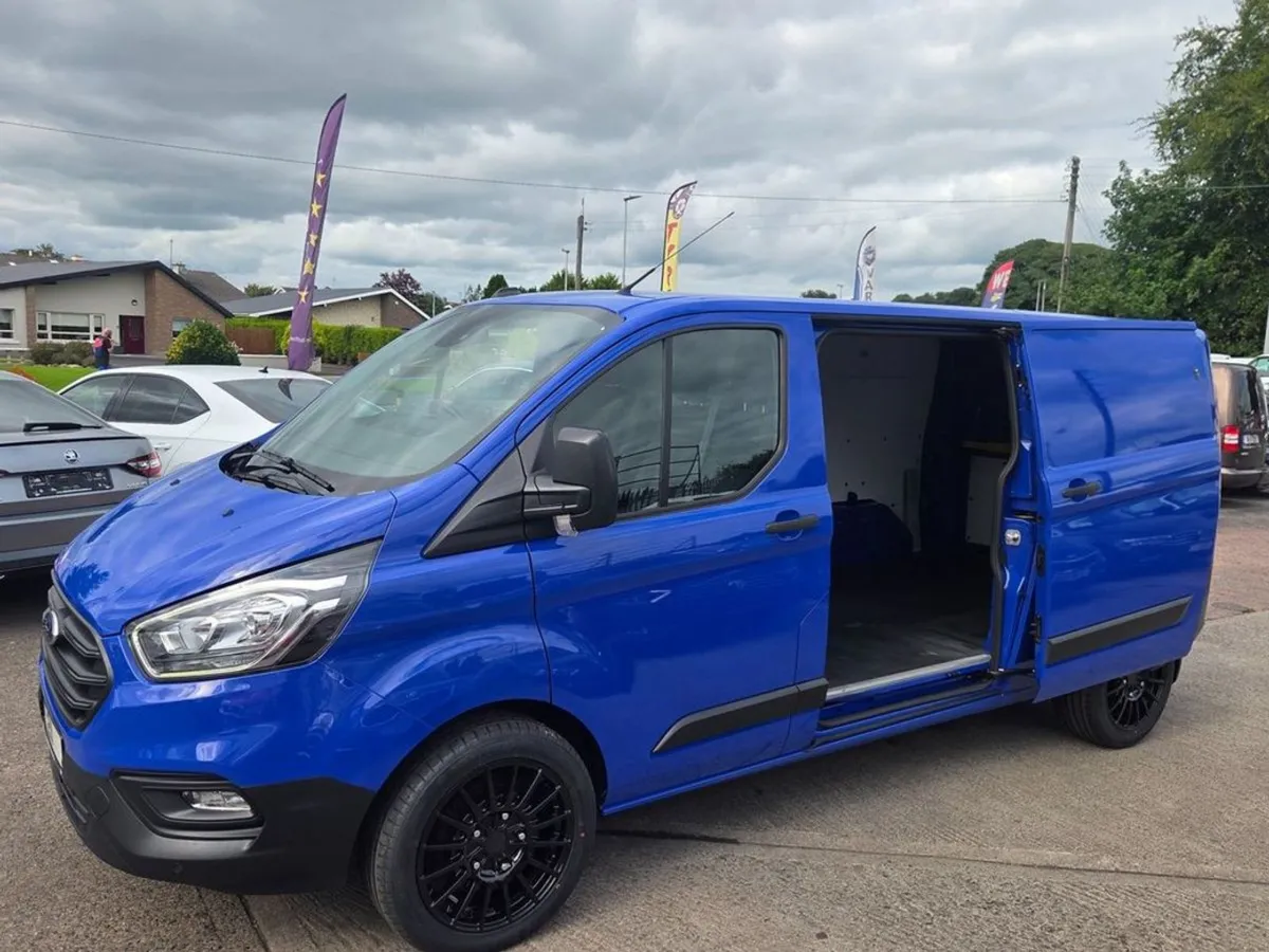 Ford Transit Custom 300 Trend P/V Ecoblue - Image 2