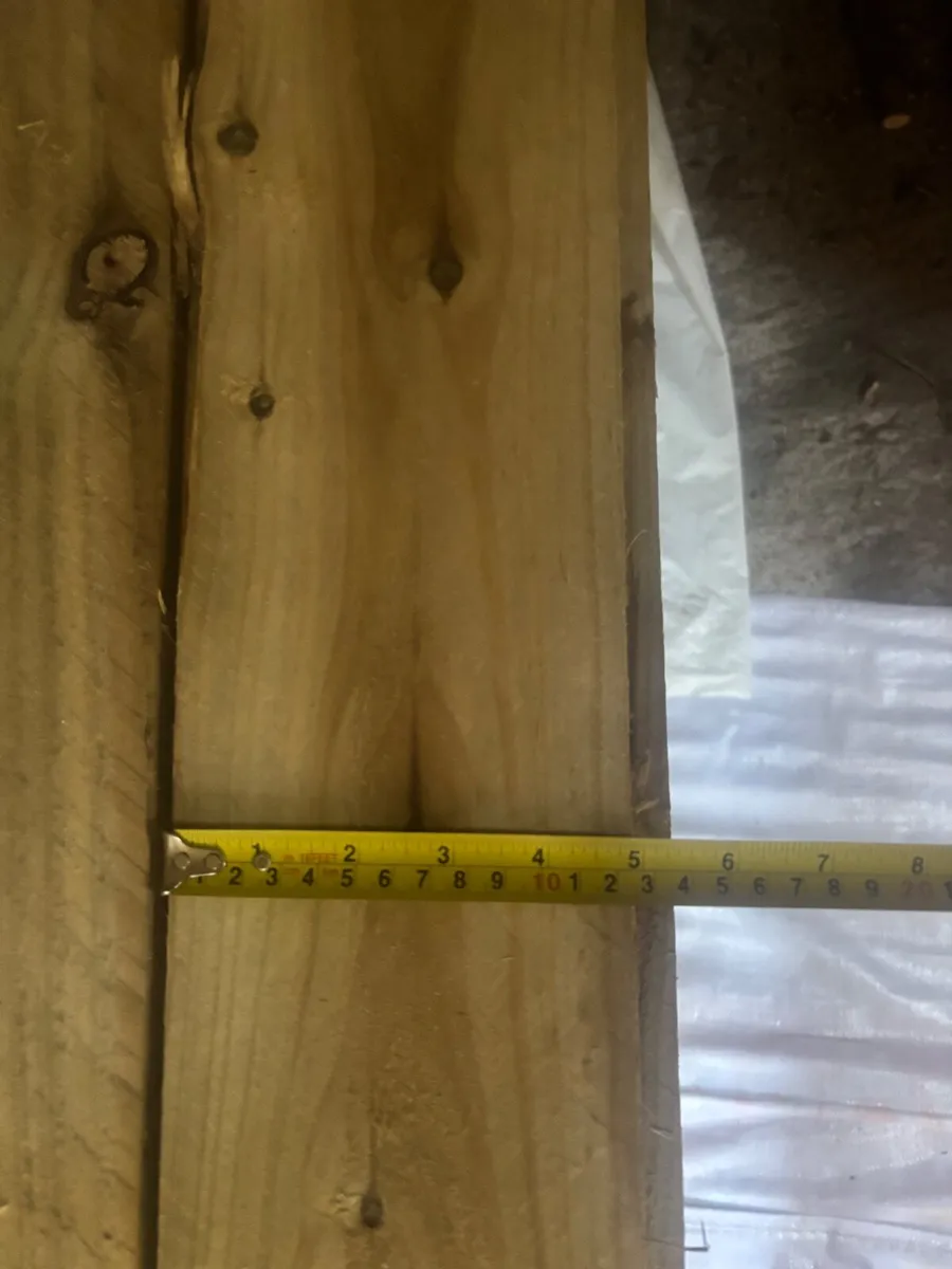 Round Top Loose Fence Boards 1.5m (120pcs) - Image 2