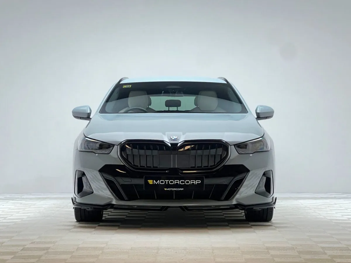 BMW 5 Series 530E Touring M Sport PRO - Image 2