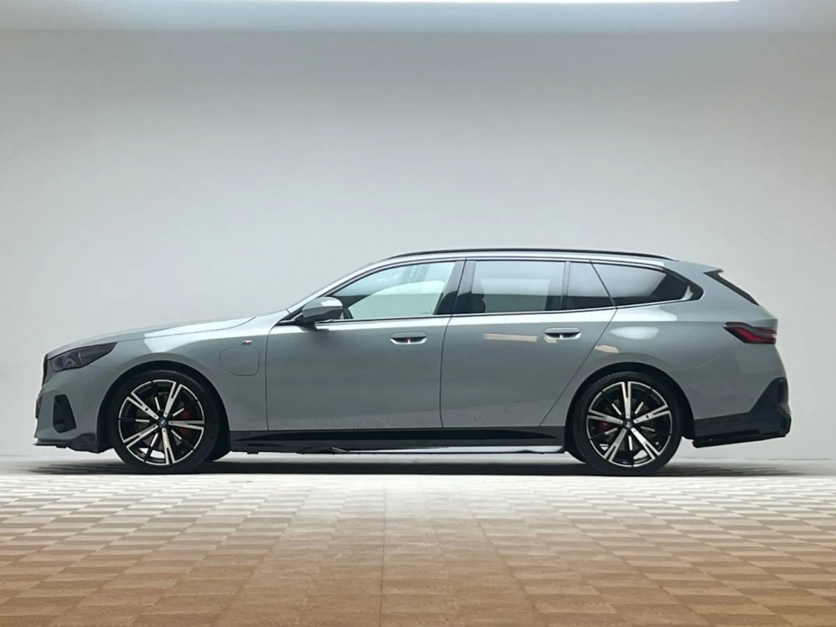 BMW 5 Series 530E Touring M Sport PRO - Image 4