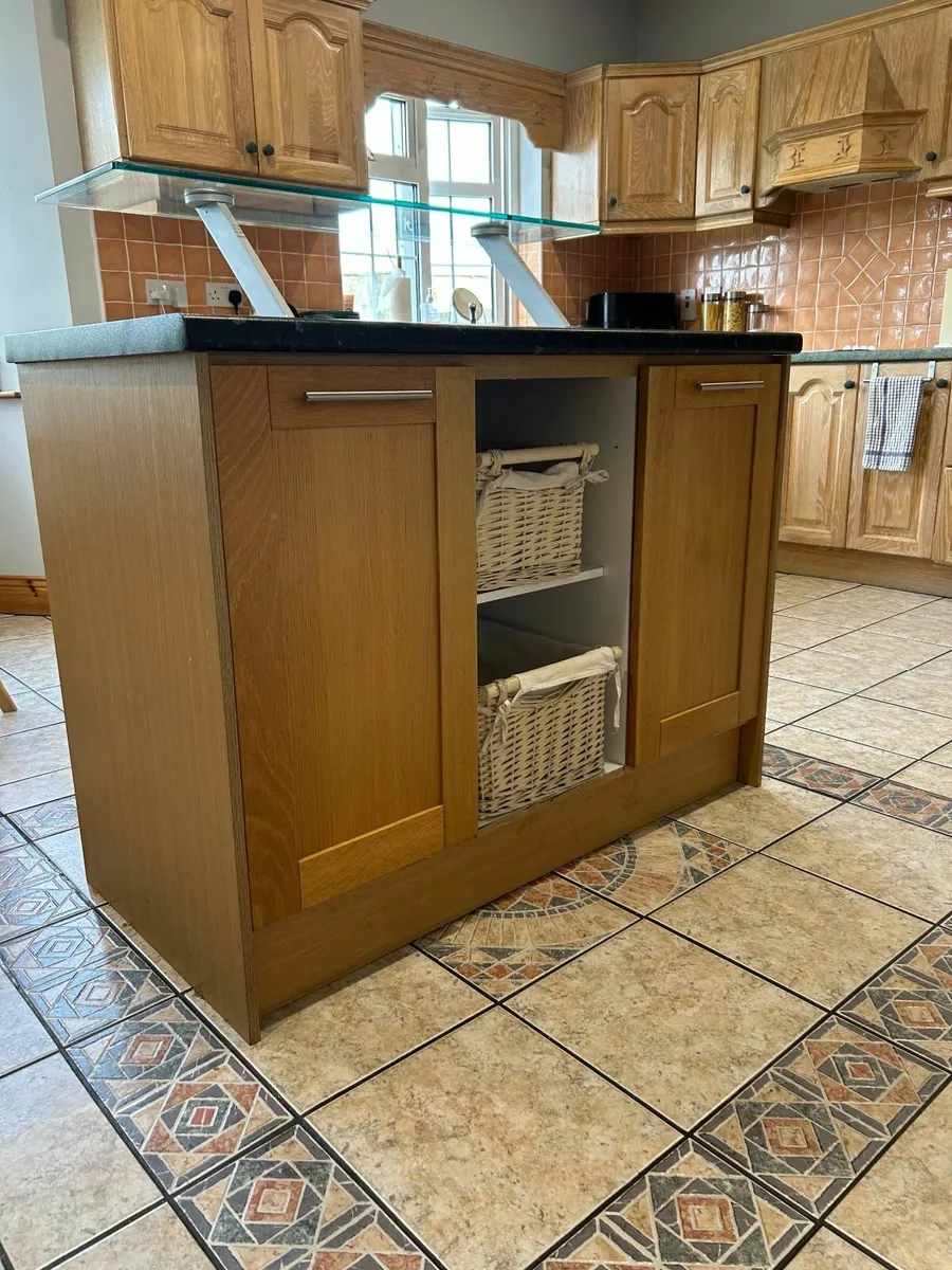 Kitchen Island - Image 1