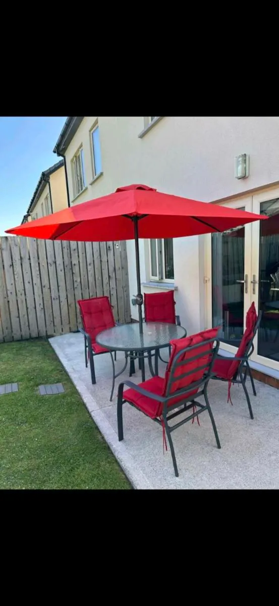 4-Seater Outdoor Patio Set with Parasol