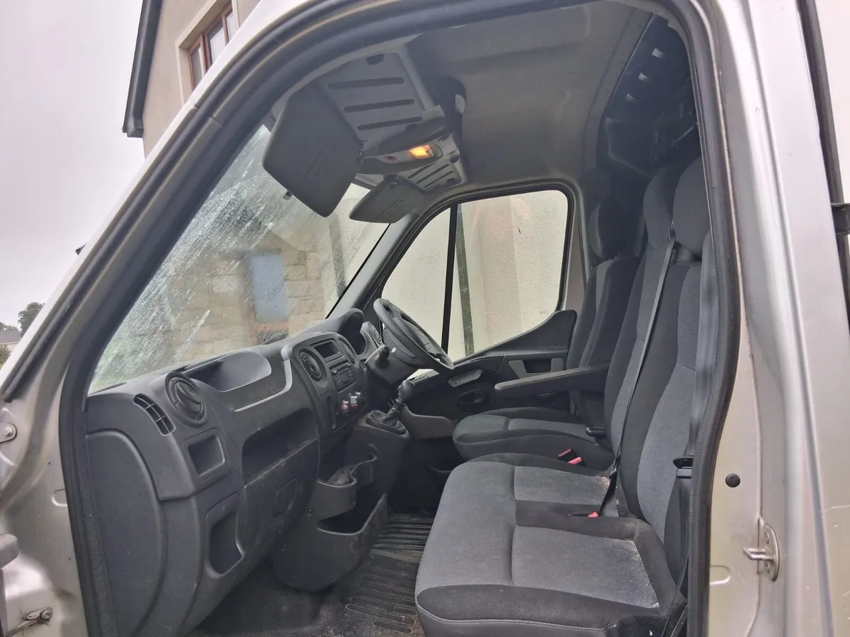 Dog grooming van - Image 4