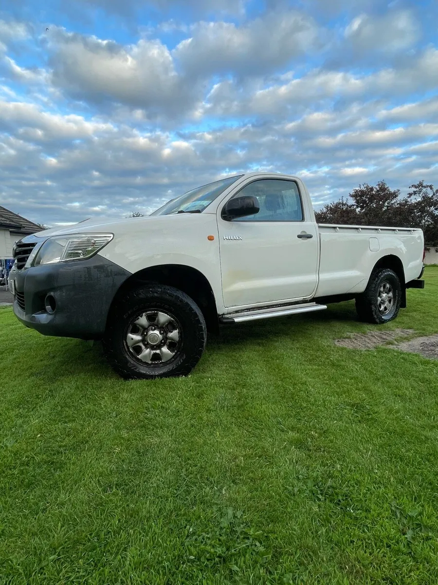 Toyota Hilux - Image 2