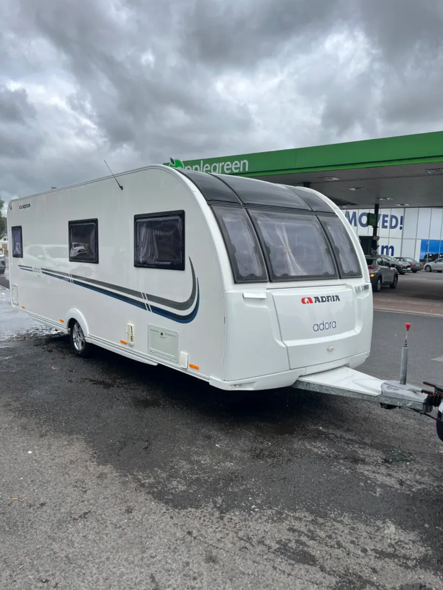 Adria 6 Berth Fixed Bed Rare Layout Caravan - Image 2