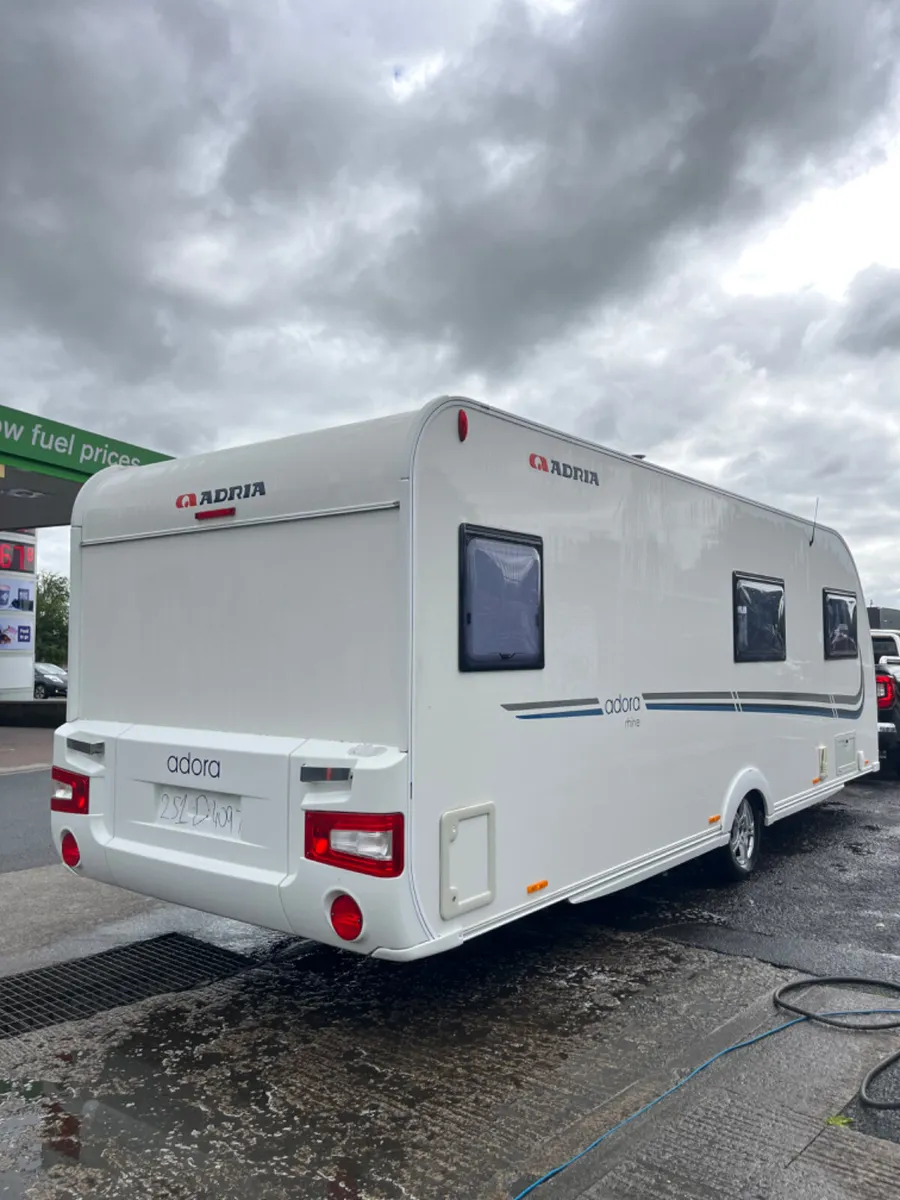 Adria 6 Berth Fixed Bed Rare Layout Caravan - Image 3
