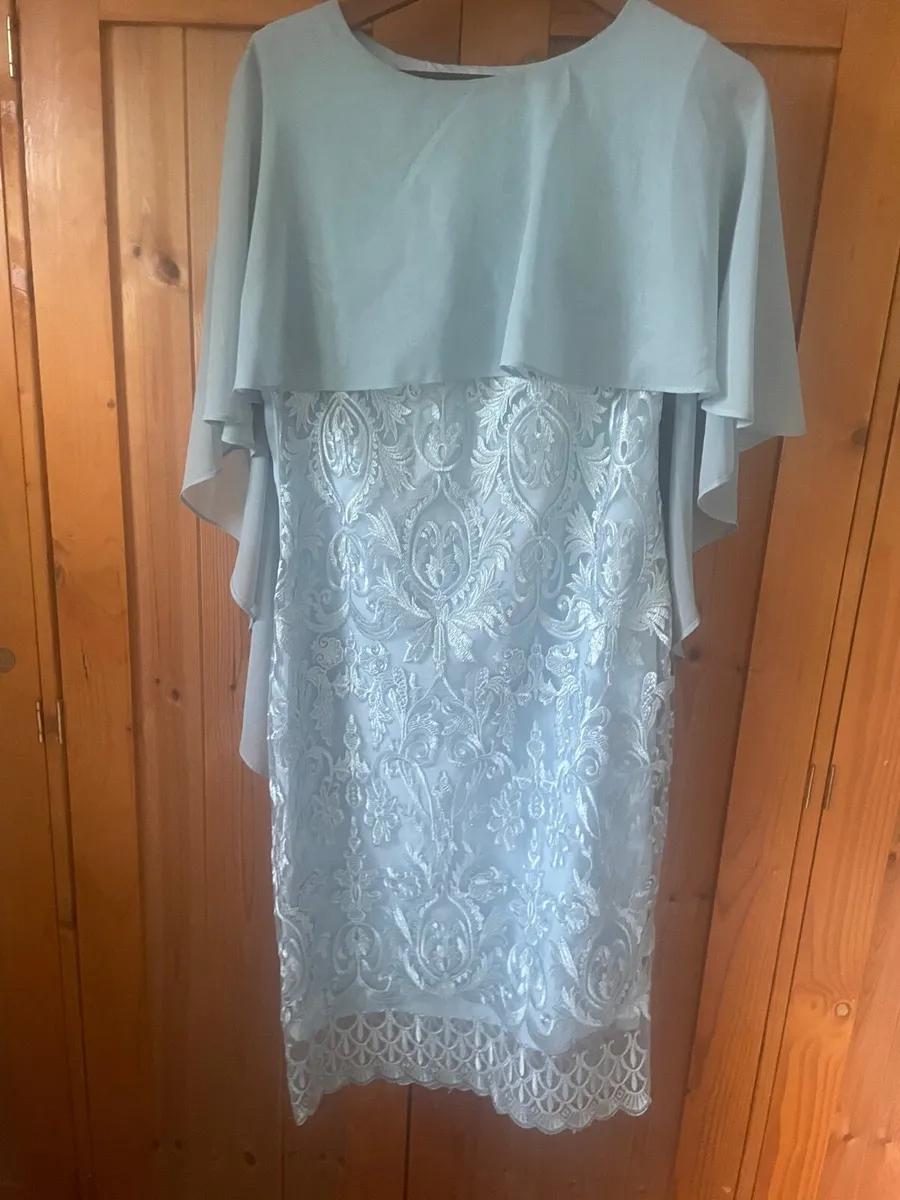 Wedding outfit size 10 - Image 2