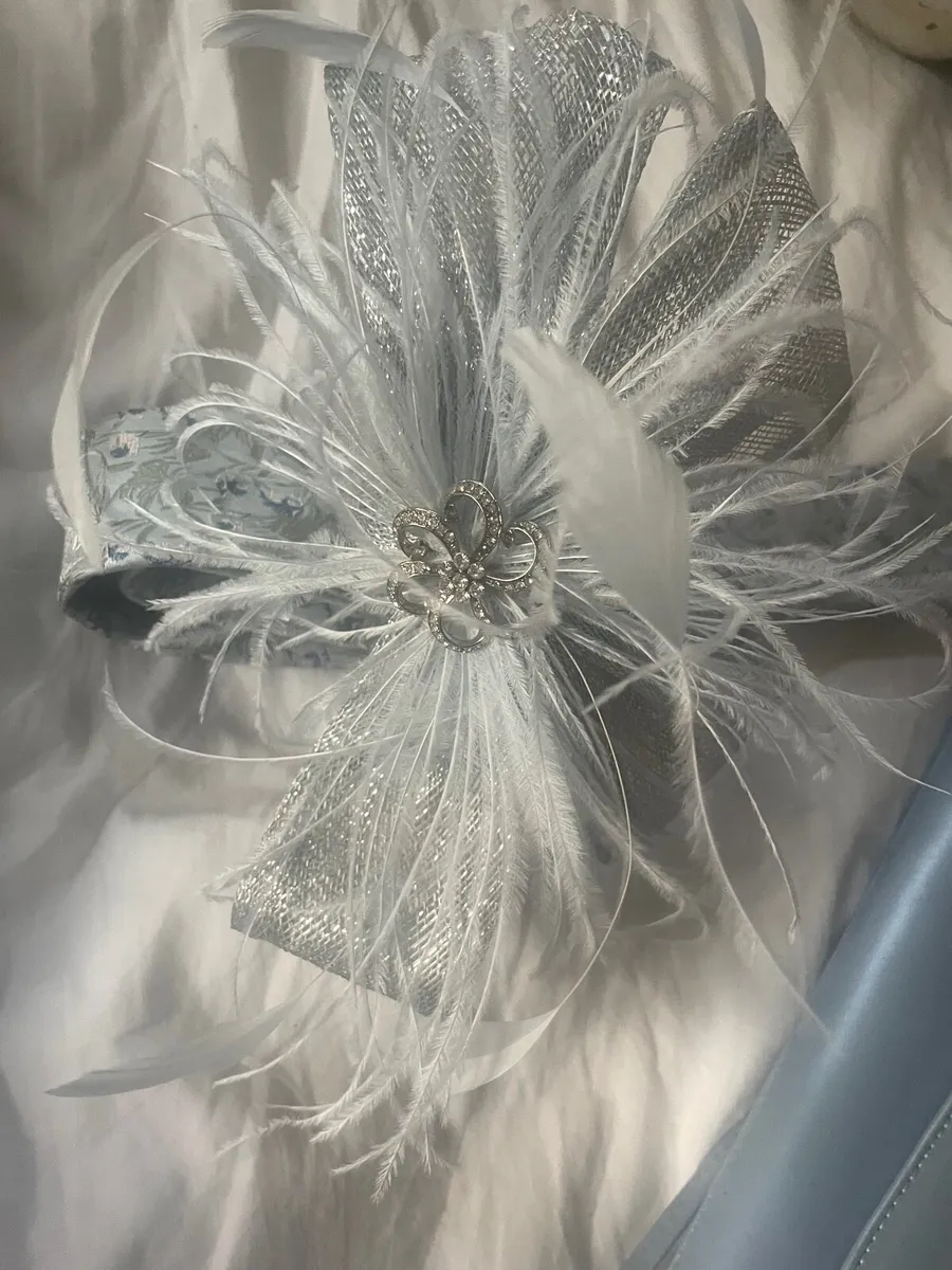 Wedding outfit size 10 - Image 4